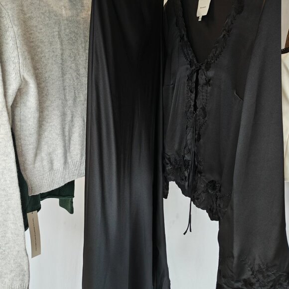 REFORMATION Layla Silk Skirt in Black, size 4 - Picture 7 of 9